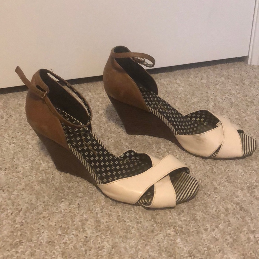 Jessica Simpson beige wood wedge sandals size 9.5